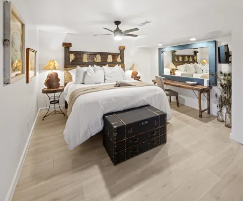 The Armadillo Villa! Hillside Haven with a Panoramic View of the Colorado River