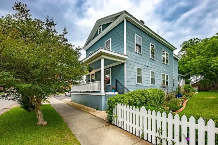 Amazing 3 BR House / Downtown New Bern / Sleeps 8 Отели в г. Нью-Берн