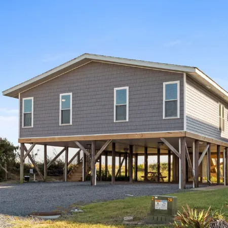 Amazing Views! Oceanfront next to Pier. 5 bed 5 bath. Sleeps 11. Family Friendly