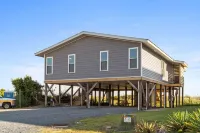 Amazing Views! Oceanfront next to Pier. 5 bed 5 bath. Sleeps 11. Family Friendly