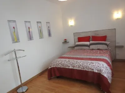 Apartment located on the 1st floor of a small residence with four Hotels in der Nähe von Les Antilles de Jonzac