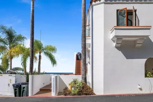 Oceanfront Villa in Catalina’s Hamilton Cove,  Golf Cart + Stunning Views