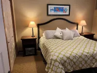 Silverside Chalet: Family-friendly 1BDRM condo next to the waterpark and gondola  호텔