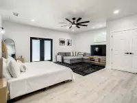 Cozy Getaway Home Near Siesta Key Beach Hotels near Beneva Marketplace