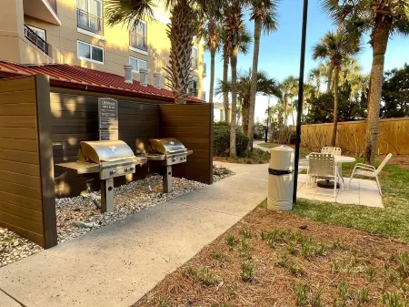 High End, 2/2 Private BEACHFRONT condo w/ Golf Cart, w/ heated pool & hot tub. Отели в г. Мирамар-Бич