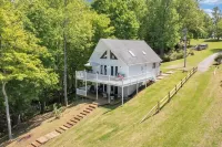 Lakefront Hudson Haven-Quiet Cove w/ Dock, Kayaks, Firepit!
