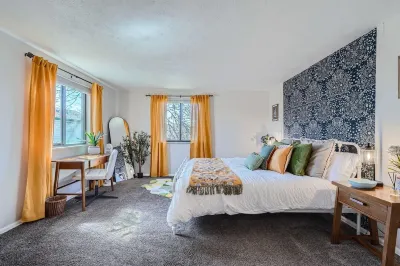 Entire Home in Denver 4 BR. Arcade. Dog Friendly. Hotels near Walgreens