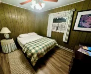 Charming 2-bedroom house with intimate Betsie River setting, AC, and WiFi