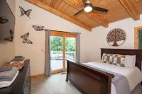 Modern Lodge close to Asheville NC with mountain views, hot tub & fire pit.