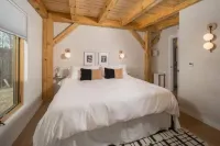 Modern Blue Ridge Mountaintop Timber-Frame Home w/ Sauna, Hot Tub and EV Charger Hotels in Cove Creek