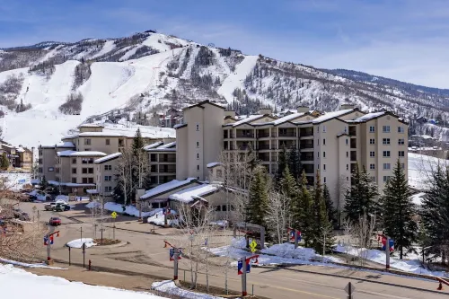 Ski-In/Ski-Out 1 BD Modern Luxury Slopeside Retreat