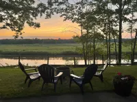 Kingfisher Cabin - Stunning Waterfront Vistas!