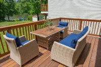 Detox & Hike: Waterfront Oasis with Infrared Sauna & Shawangunk Mountains