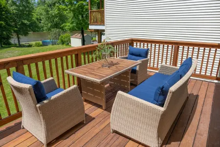 Wake Up to Water Views:Secluded 1 Acre Waterfront Retreat near New Paltz & Gunks