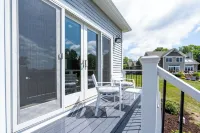 Charming  2-bedroom house with AC, WiFi with mountain and lake views!