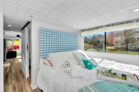 Completely Redone Lux Houseboat Private Moored Отели в г. York County