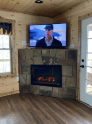 Relax in Our Secluded Hot Tub Overlooking the Pond with a Glass of Wine in Luray