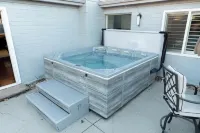 Cozy Home w/Heated Pool, Hot Tub & Steam Shower