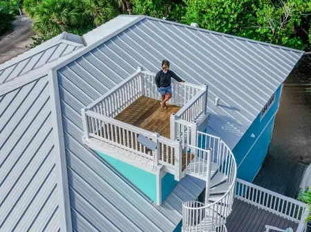 Escape to CASA PALMA HIDEAWAY! 4BD/3BA, Pool, Outdoor Kitchen, boat slip & More!