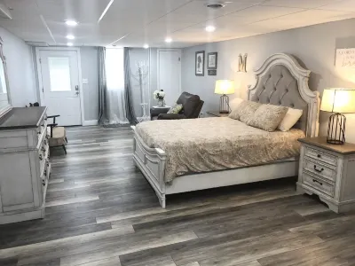 Entire Spacious Bristol Getaway with Farmhouse Charm Hotels near Goose Creek Farm , LLC