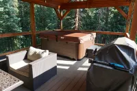 Mountain Retreat with Amazing Hot Tub and Outdoor Patio Area!