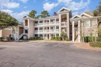 Newly Renovated 3bd/2ba condo located on True Blue Golf Club - 2성급