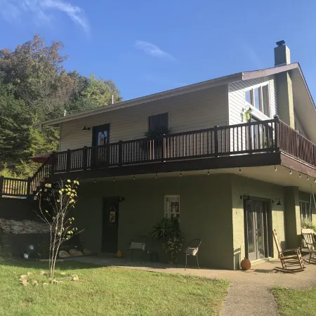 70 acre farmhouse ponds fishing kayaking near red river gorge
