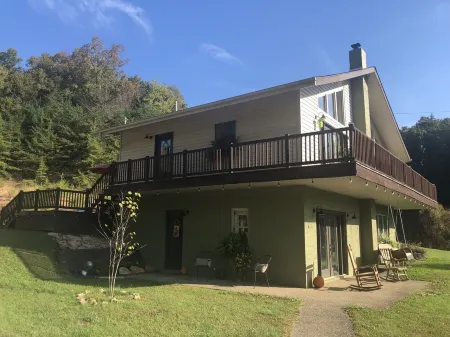 70 acre farmhouse ponds fishing kayaking near red river gorge