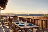 Topanga 3 bdrm/2ba mountain view home with huge deck.