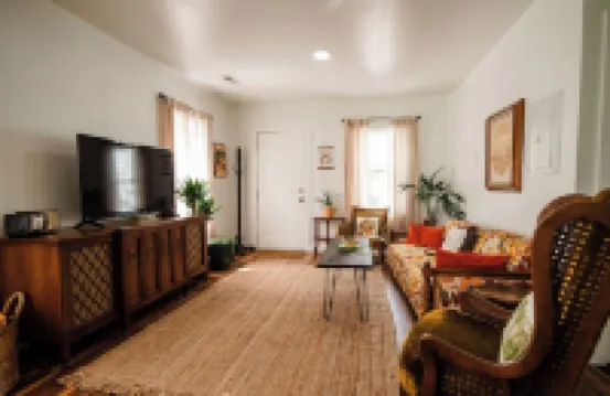 The Hunker Inn- Charming apartment in a historic building in Sinks Grove