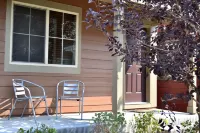 Modern 2 Bedroom Townhome, 1.5 Bathrooms, 1 Car Garage with Level 2 EV Charging Hotel a Loveland