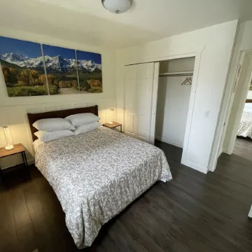 Quiet and modern 2 bed 1 bath apartment with changing sand table