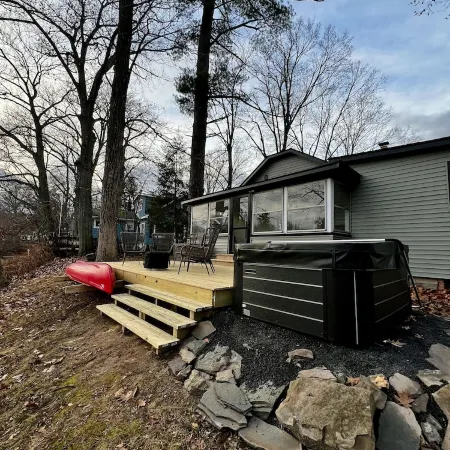 Peaceful Riverfront Cottage with Private Hot tub
