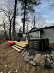 Peaceful Riverfront Cottage with Private Hot tub