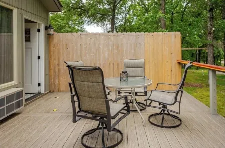 CaddyShack~ Newly remodeled townhome yards from back 40 bike trails