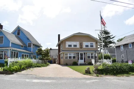 Lotti's Landing - Seaside Beach House - Onset, MA Отели в г. Вэрхэм