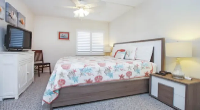 Tropical Garden Condo Just Steps to Sanibel Beach