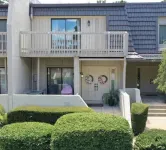 Elegant lagoon villa near ocean