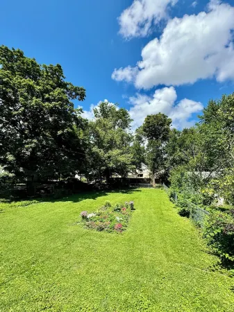 Modern 2BR Charmer Heart of BloNo Отели в г. Блумингтон