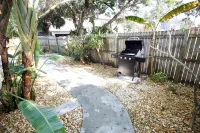 Vintage Florida Beach Cottage, one block to the sand of Indian Rocks Beach FL