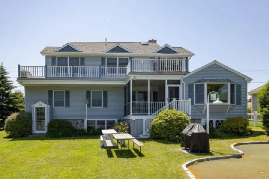 Spacious Beach Villa - Ocean Views - 3 Minute Walk to Shore - Available All Year