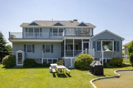 Spacious Beach Villa - Ocean Views - 3 Minute Walk to Shore - Available All Year