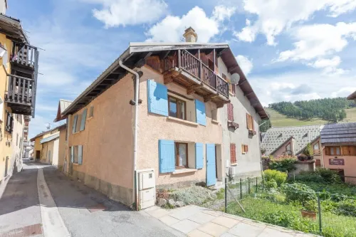 Chalet Blue Shutter, 50m des pistes, 10 personnes . Hotels in Montgenevre