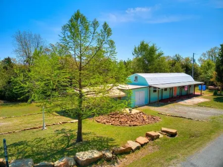 Juniper Cabin--wildlife w/ serene patio and outdoor experience--30/50 amp hookup