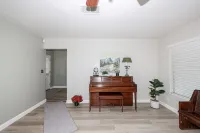 Gateway to Yosemite, Mins to UC Merced, Beautiful 3 Bedroom, 2 Bath home.