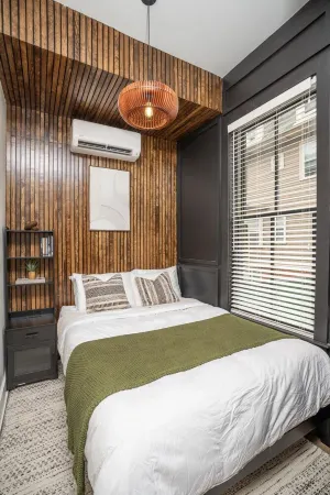 Sleek & Cozy 1st Flr Flat- Walk to Brown & Wayland Отели рядом с достопримечательностью «Род-Айлендская школа дизайна»