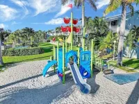 New! Casa Azul Oceanside - Golf Cart, 2 King Suites, Pool, Beach, Pickle, Kayaks