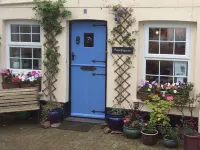 Tranquil Fisherman's Cottage a Minute From The Beach with free reserved parking Hotels in Looe