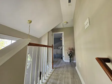 Exquisite 3Br+BonusRm/5 Beds/2.5 Bath/Workspace/Family Friendly/ Reduced Price Отели рядом с достопримечательностью «Hot trends»