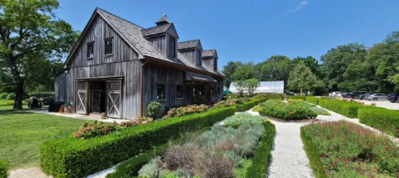 10 min drive to Stone Harbor Beach, 20 min to Cape May, 15 min to Wildwood Crest